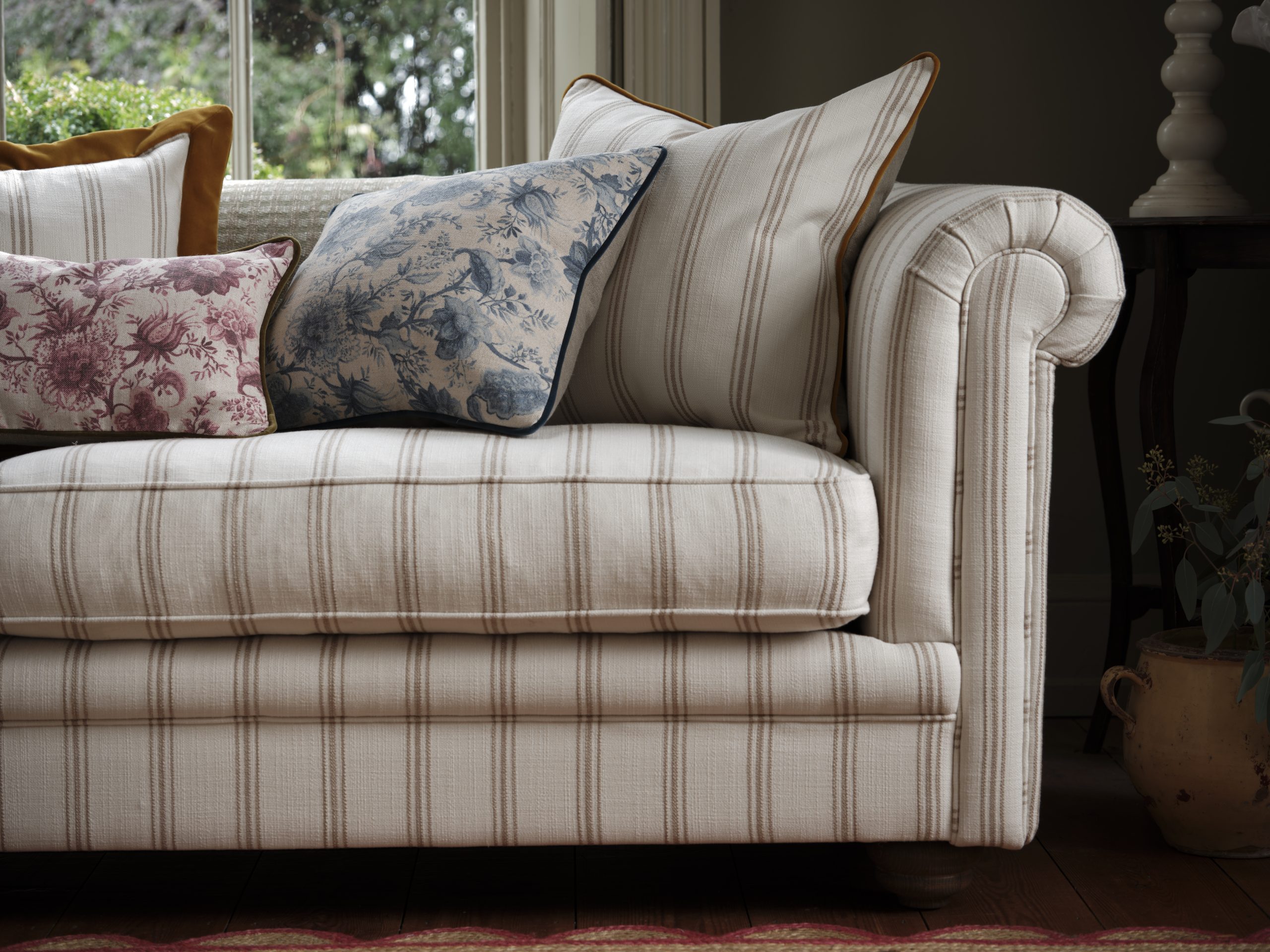 9 Farmhouse Living Room Decor Ideas